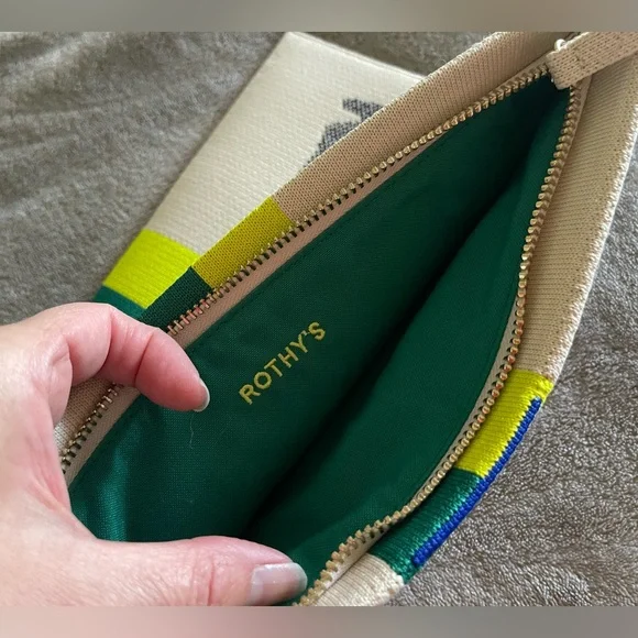 Rothy's RARE!! Botanical Navy Essential Pouch - Excellent condition - Picture 4 of 4